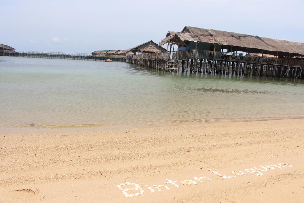 Bintan Laguna Restaurant And Resort Teluk Bakau Exterior photo