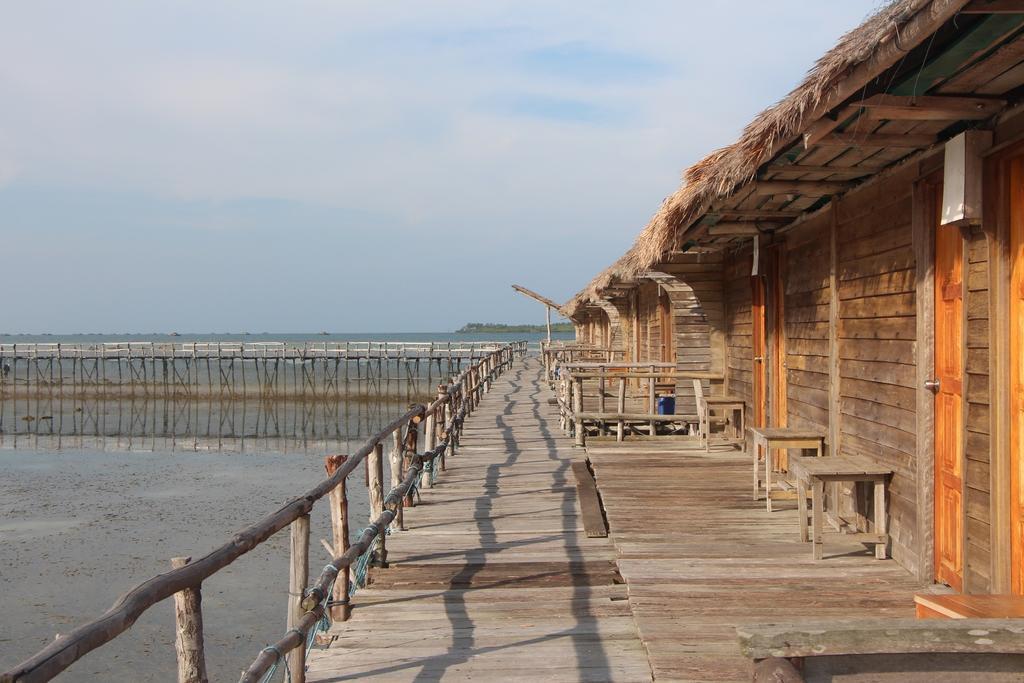 Bintan Laguna Restaurant And Resort Teluk Bakau Exterior photo