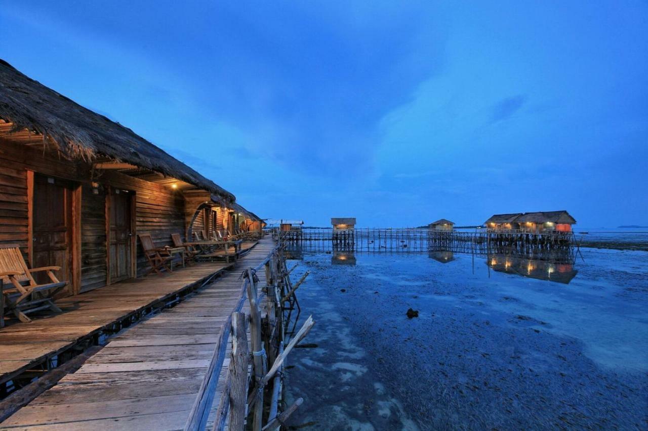 Bintan Laguna Restaurant And Resort Teluk Bakau Exterior photo